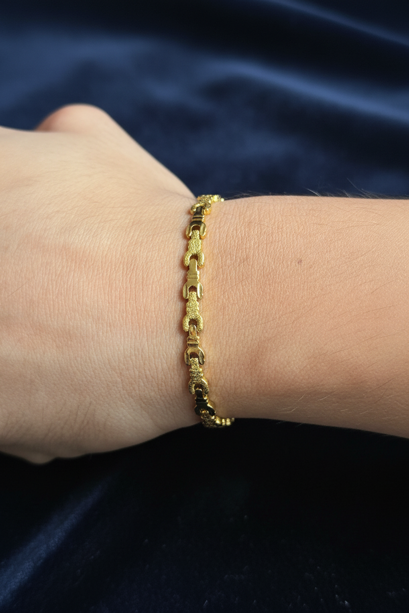 Gold Bracelet Model