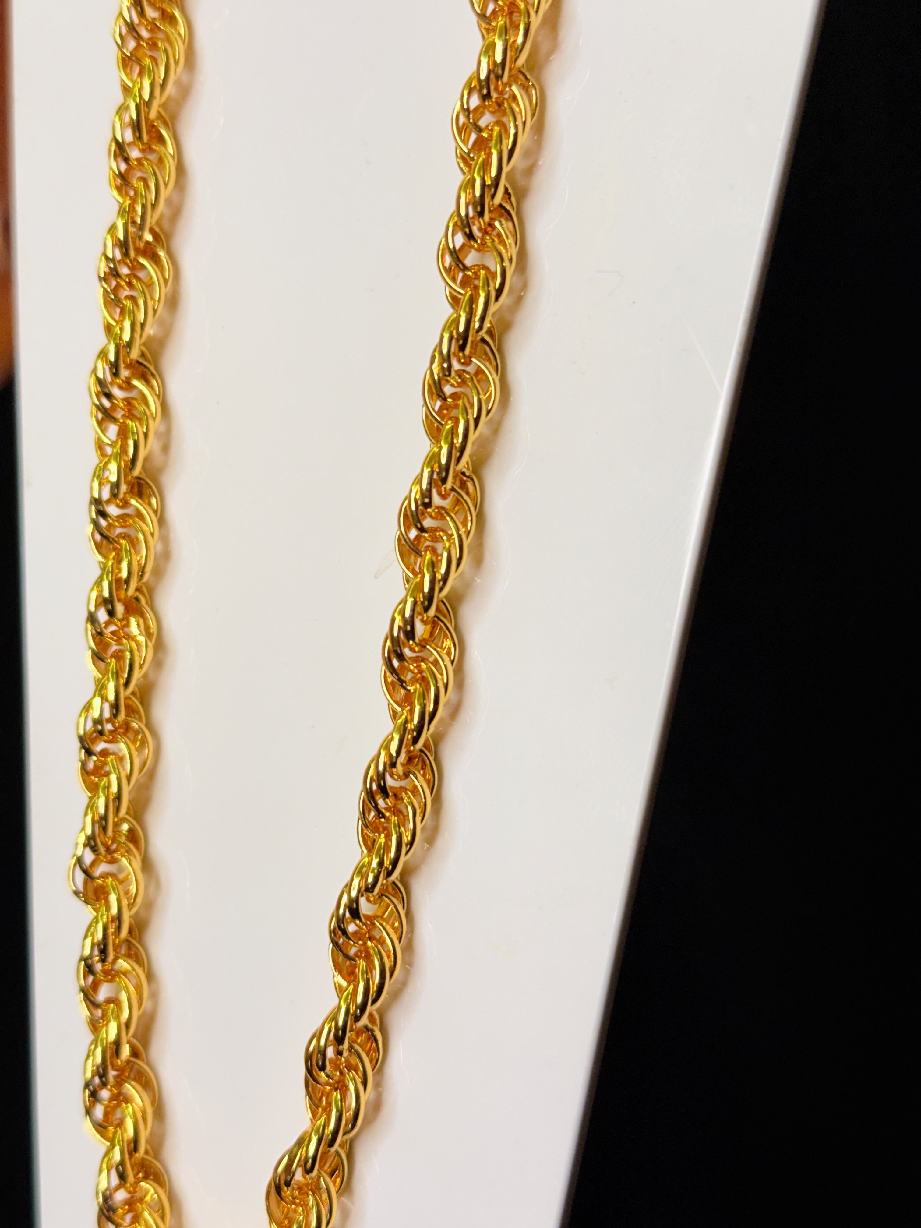 GOLDEN CLASSY MENS CHAIN