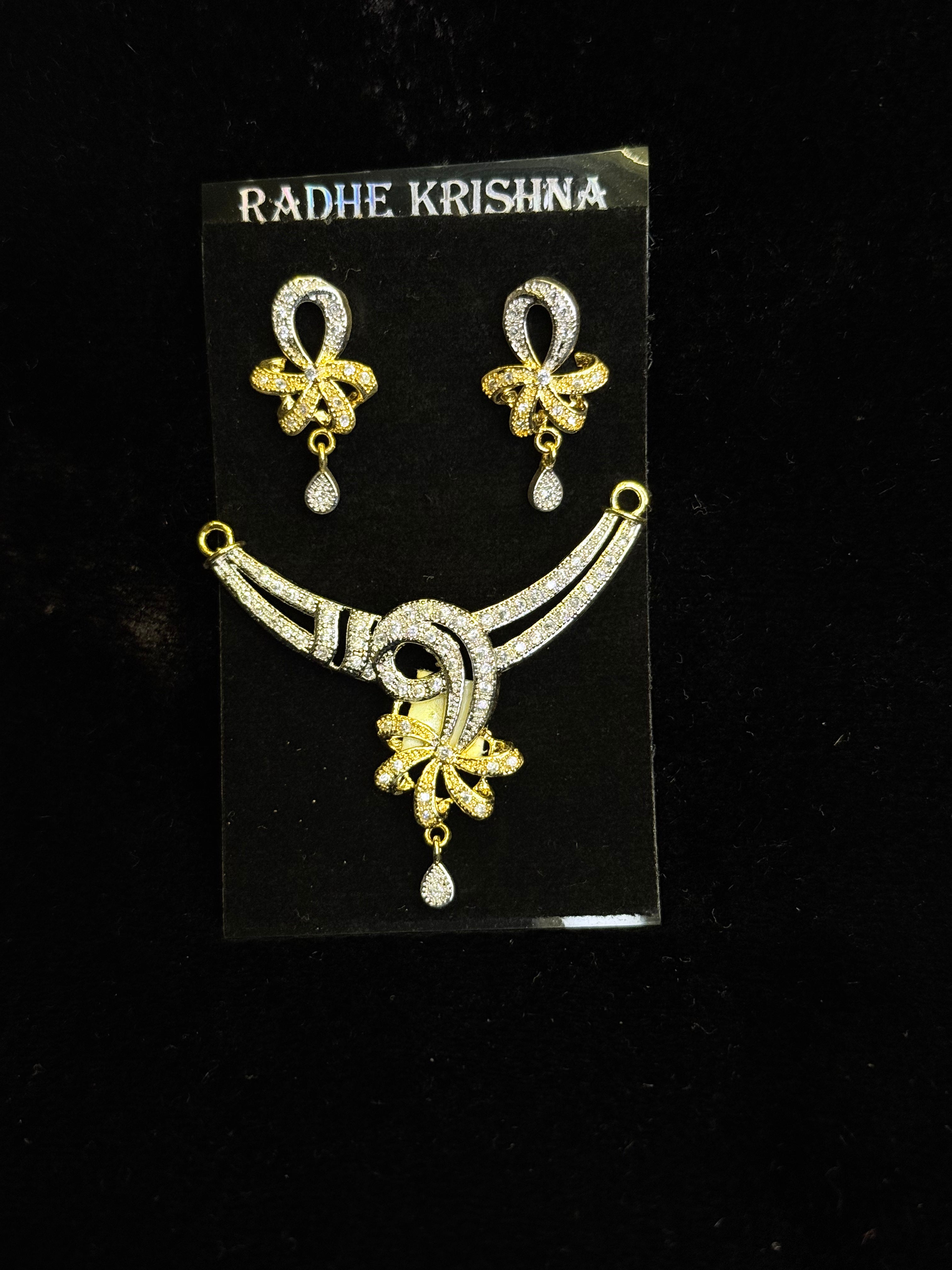 Pendant-earring set peacock