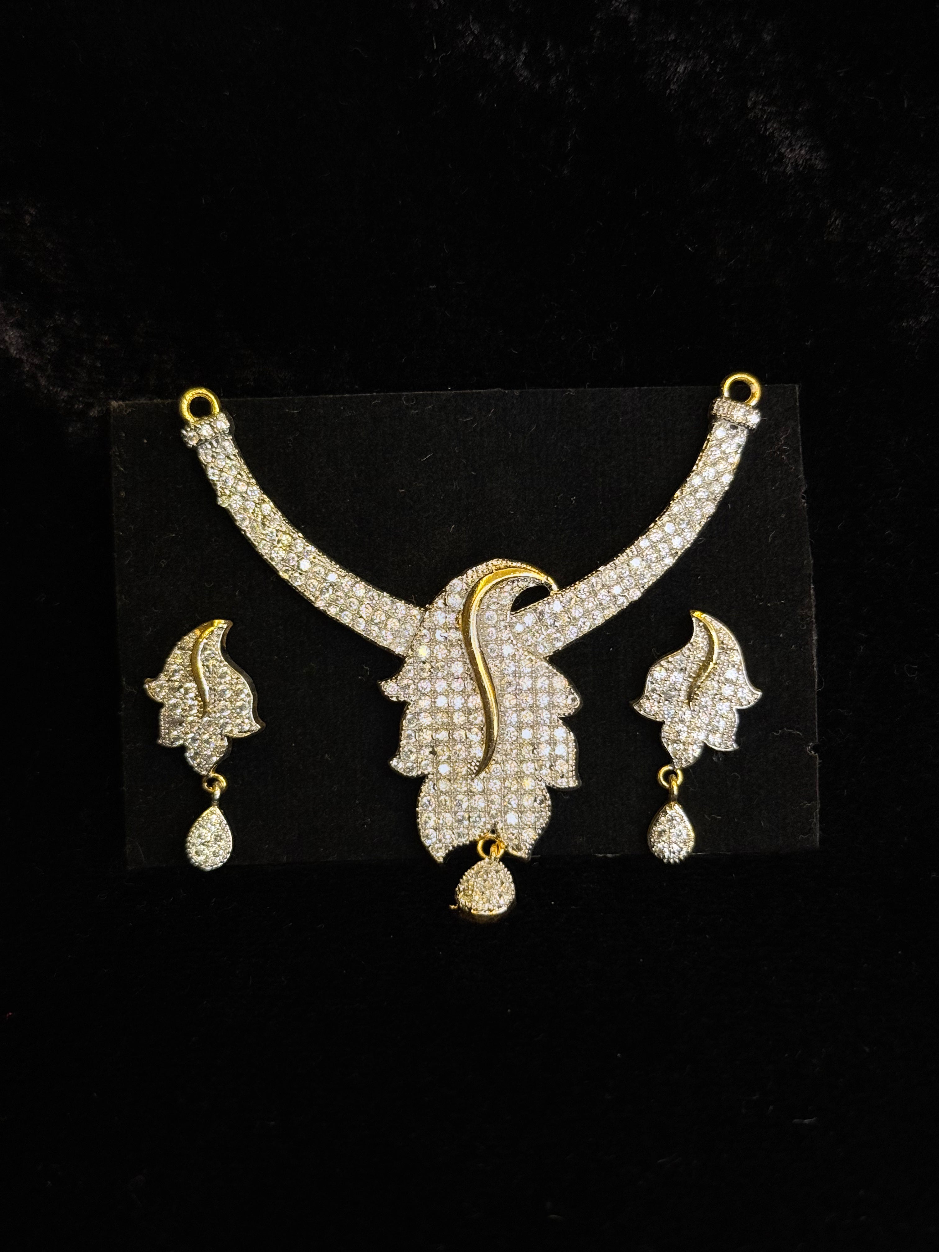 Pendant-earring set